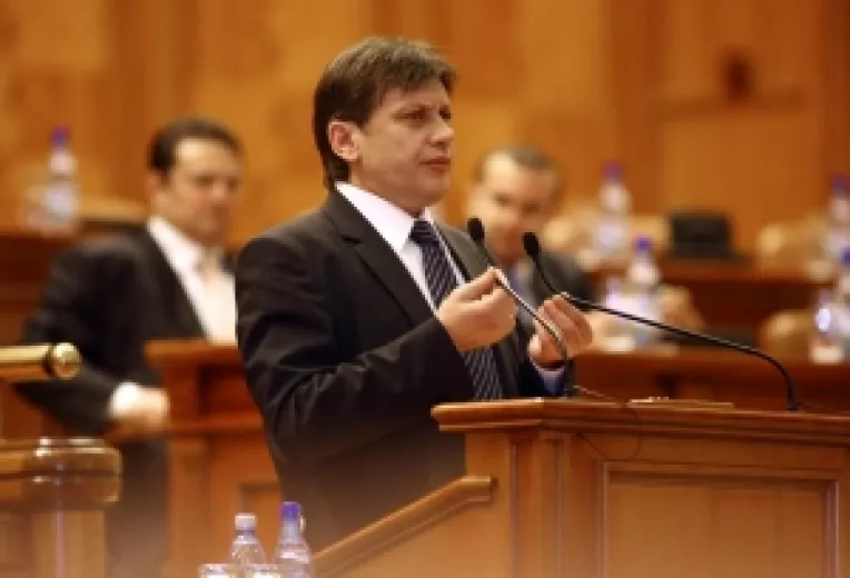 Antonescu: PDL si PSD nu suporta doua cicluri consecutive de Opozitie si vor migra catre putere
