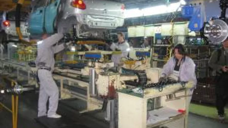 Ford sisteaza angajarile la Craiova