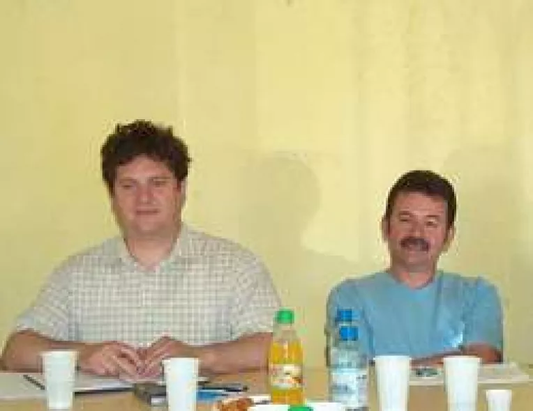 In plina criza aviara, Liberalii incep sa-si smulga penele