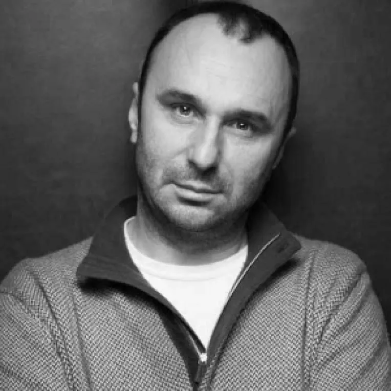 Marius Tuca a scris o poezie de dragoste scandaloasa