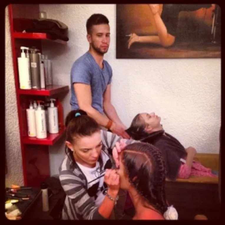 Oferte de vara la Shades Beauty Lounge
