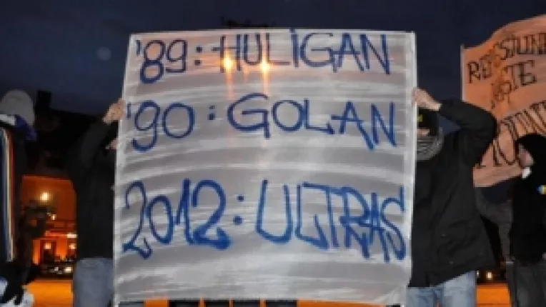 Piata Universitatii s-a mutat la Sibiu :  Protestul galeriilor infratite Steaua-Dinamo-Rapid