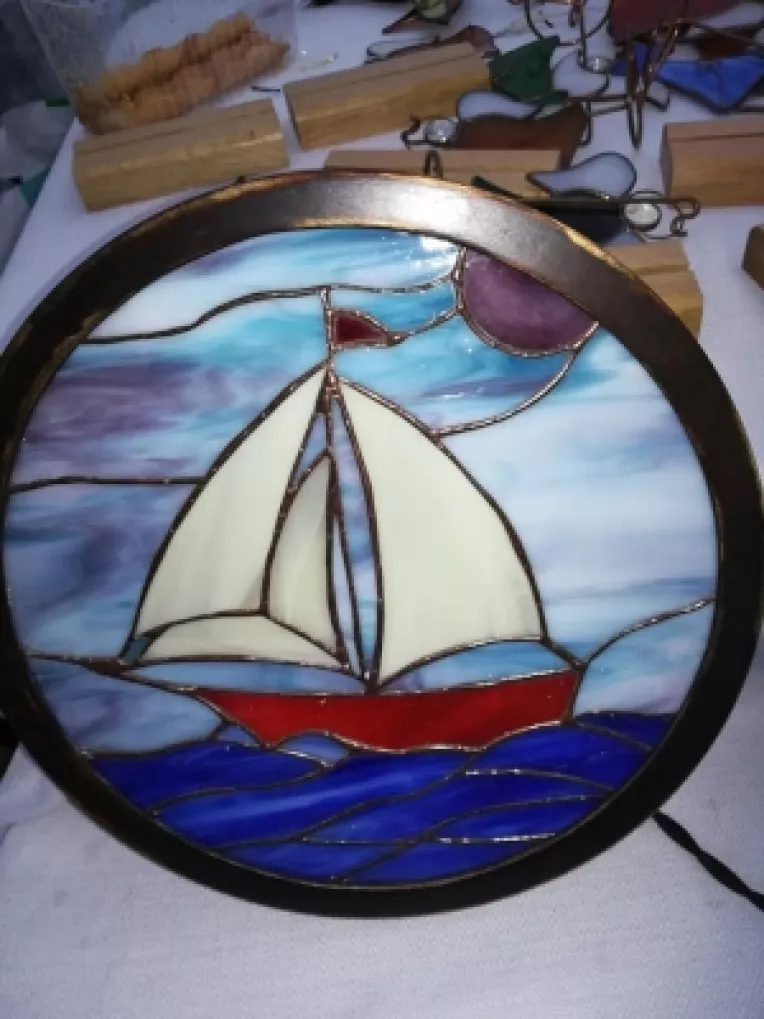 Stelian Cristea de la Opaline Crafts: Veioza sub forma unei corabii realizata din vitraliu!