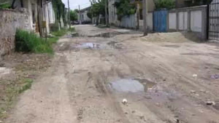 Sute de oameni se tem de vecinii care se imbaiaza. Canalizare de cosmar